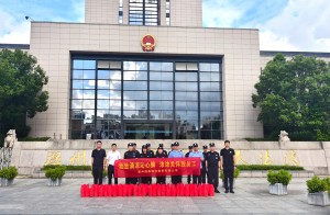 夏日送清涼  關(guān)愛沁人心——溫州國泰保安服務(wù)有限公司開展高溫慰問活動